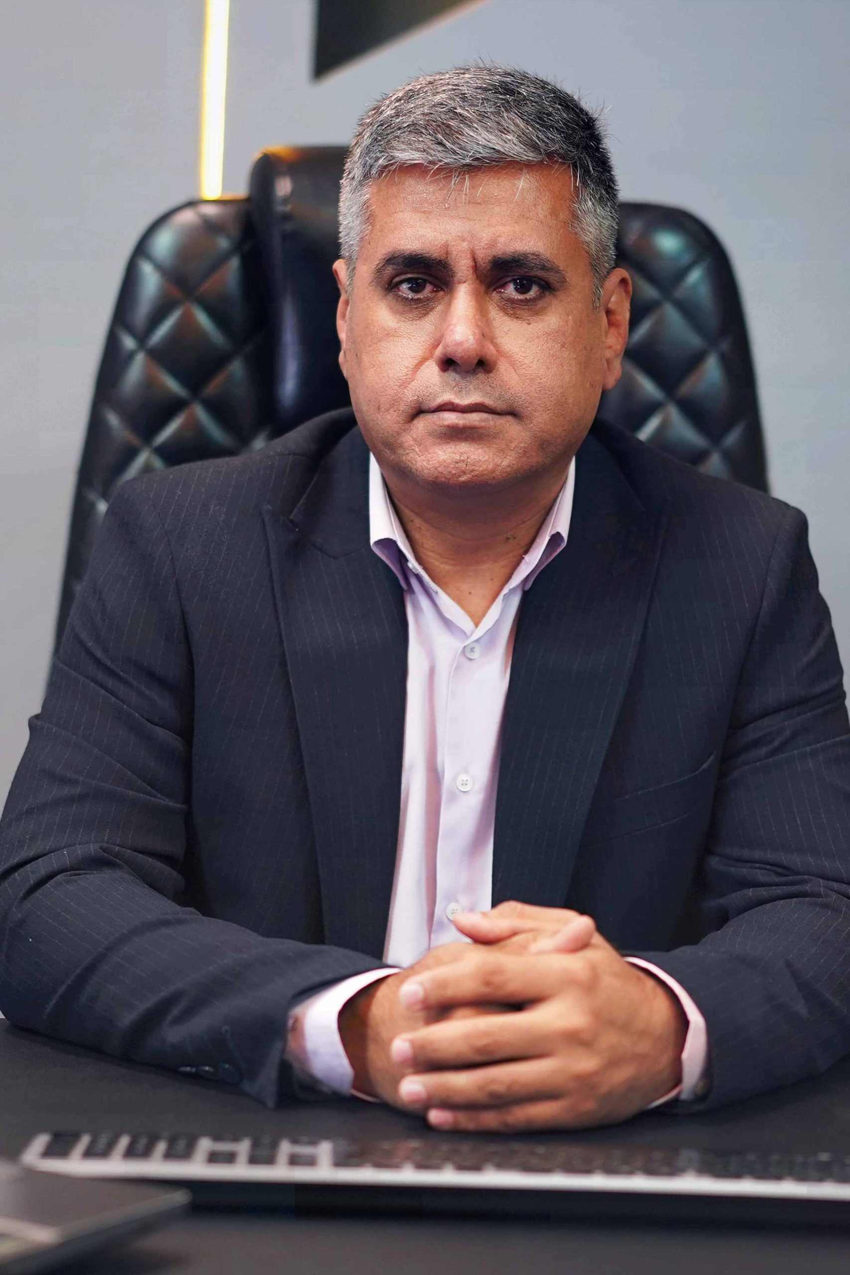 آقای نوری مدیر بازرگانی شرکت پیشرو توسعه وستا