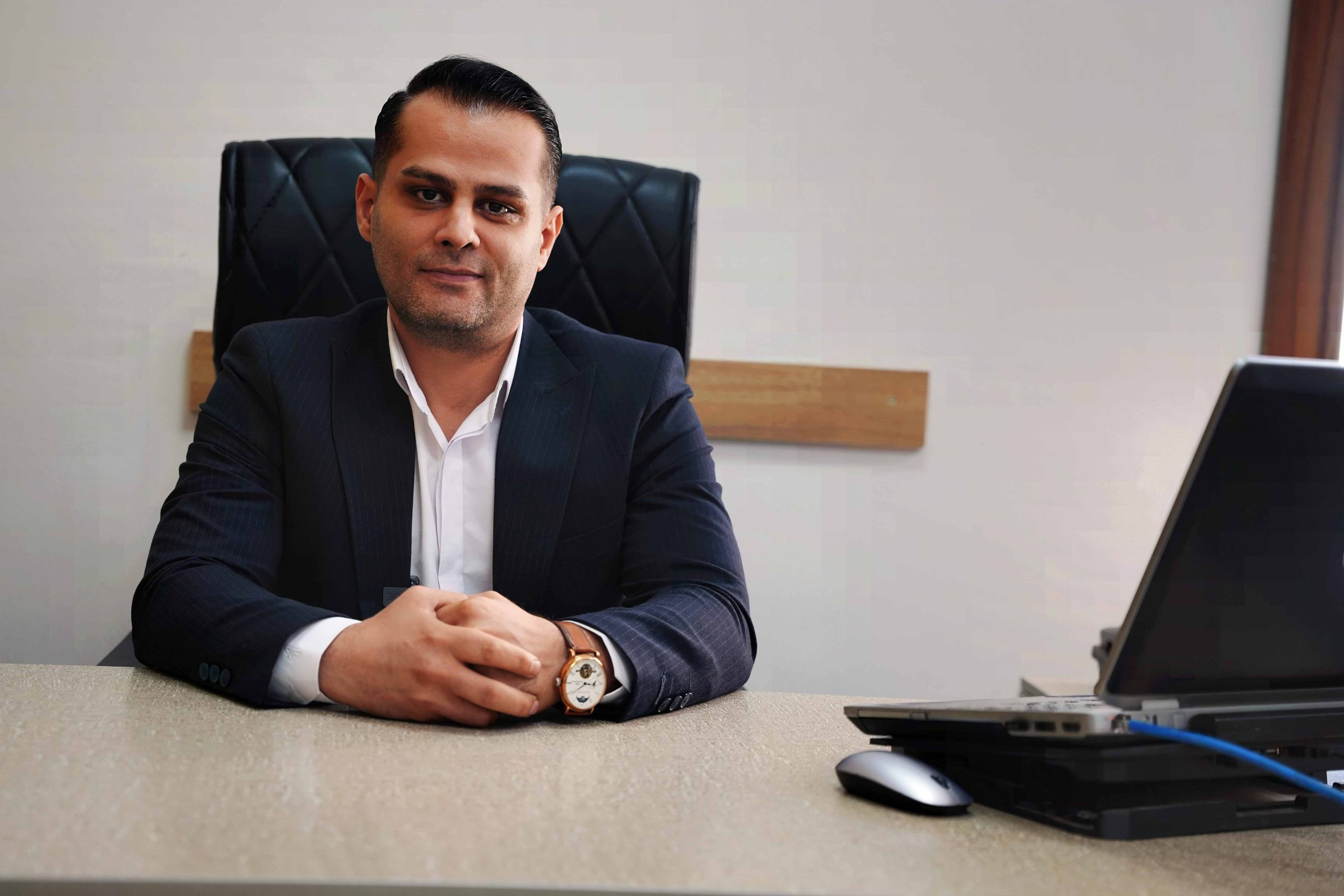 آقای رضوی نیا مدیر تولید شرکت پیشرو توسعه وستا