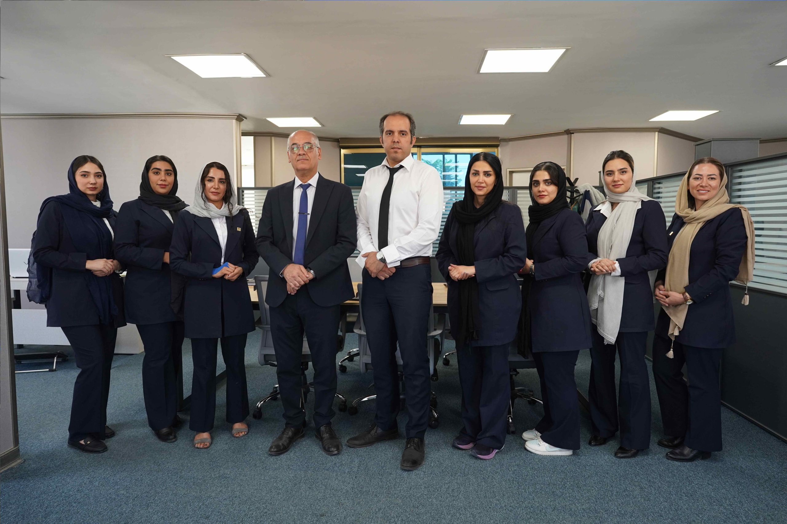 تیم اداری و فروش شرکت پیشرو توسعه وستا