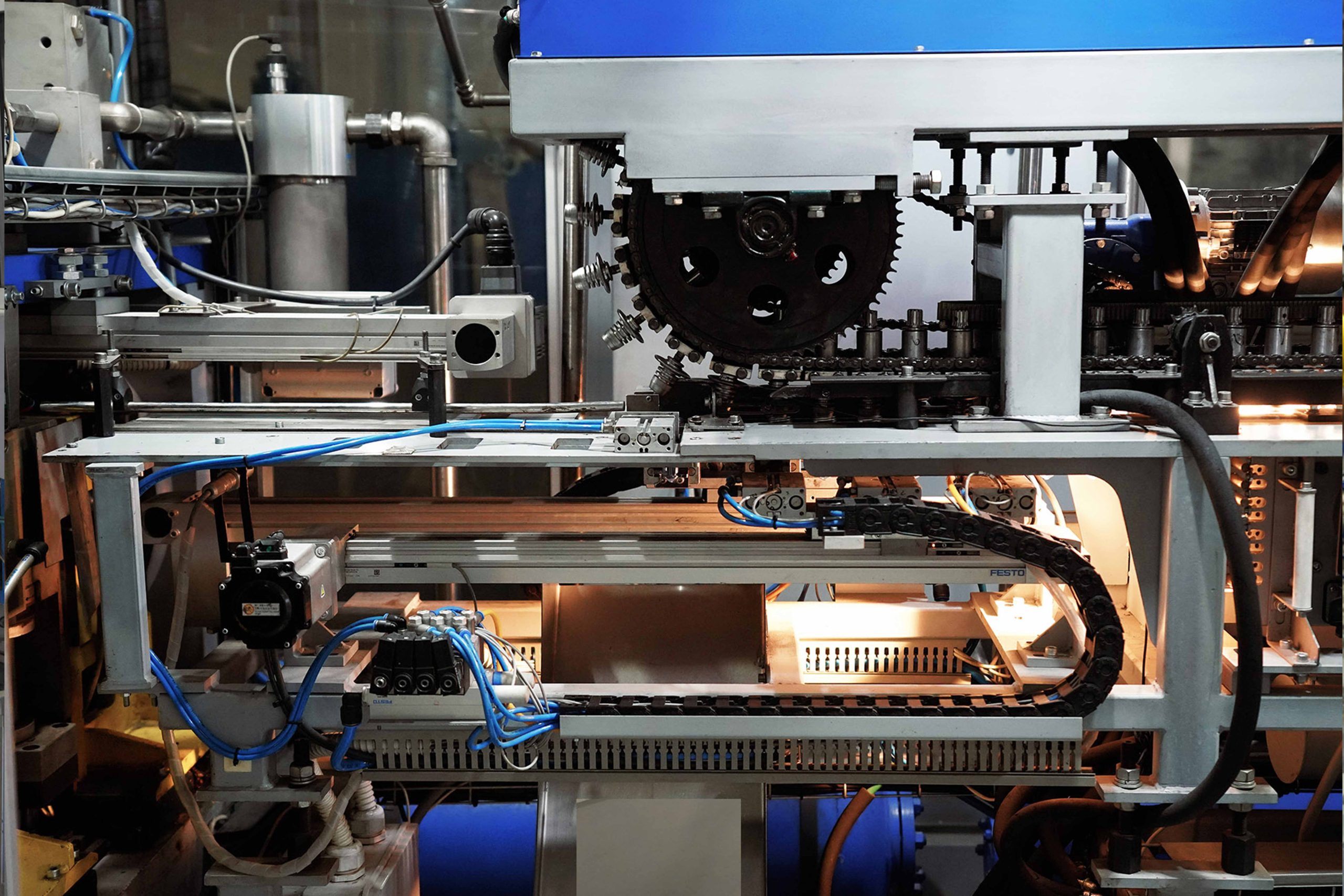 واردات ماشین آلات بادکن و تزریق پلاستیک پریفرم PET